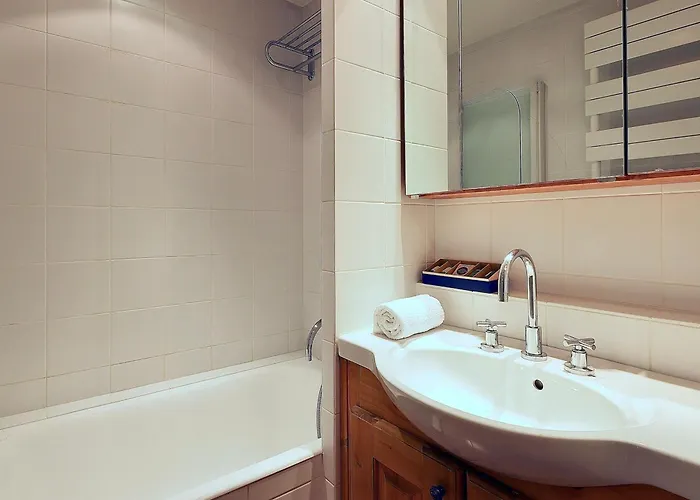 1850: Elegant 3 Pieces, 4 Pers, Balcon & Wifi Au Pied Des Pistes - Fr-1-575-244 *